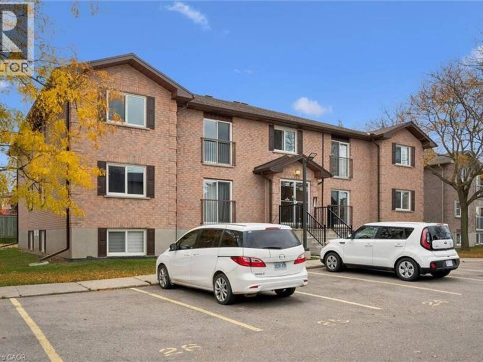 325 NORTHLAKE Drive Unit# 11, Waterloo, Ontario N2V 1Z1