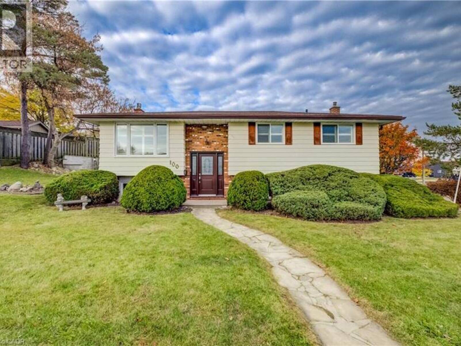 100 MOFFAT Drive, Cambridge, Ontario N1R 6E4