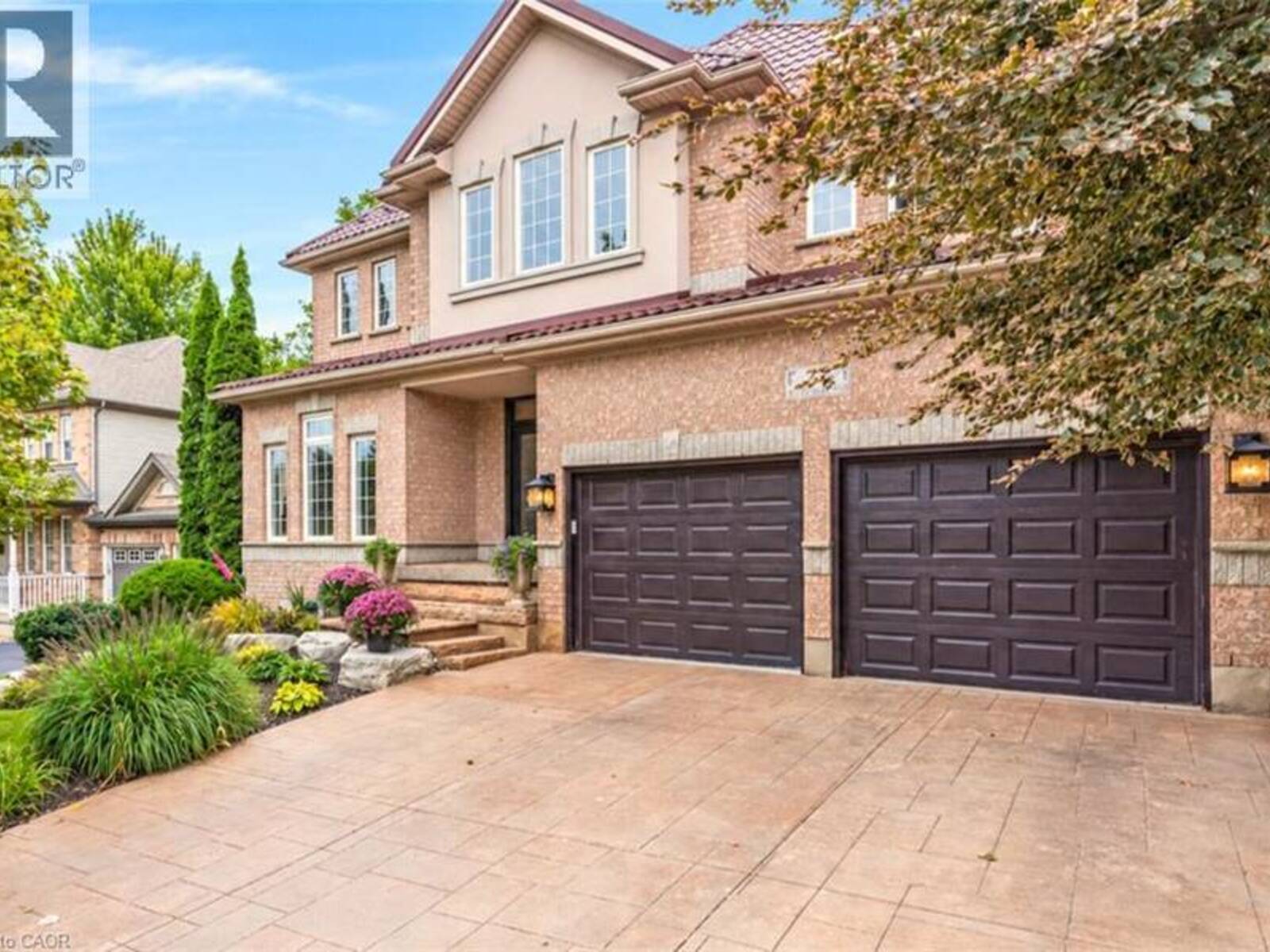 27 AUTUMN RIDGE Trail, Kitchener, Ontario N2P 2J6