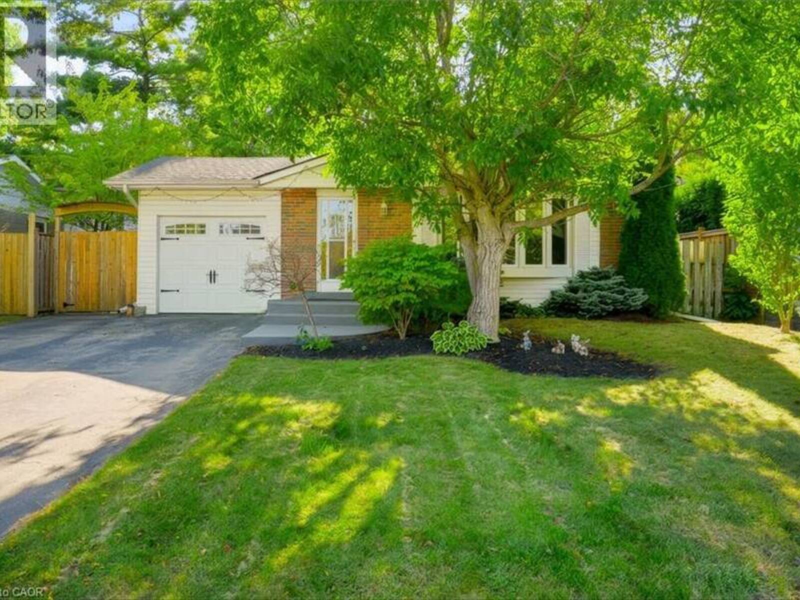 1334 SYCAMORE Drive, Burlington, Ontario L7M 1H2
