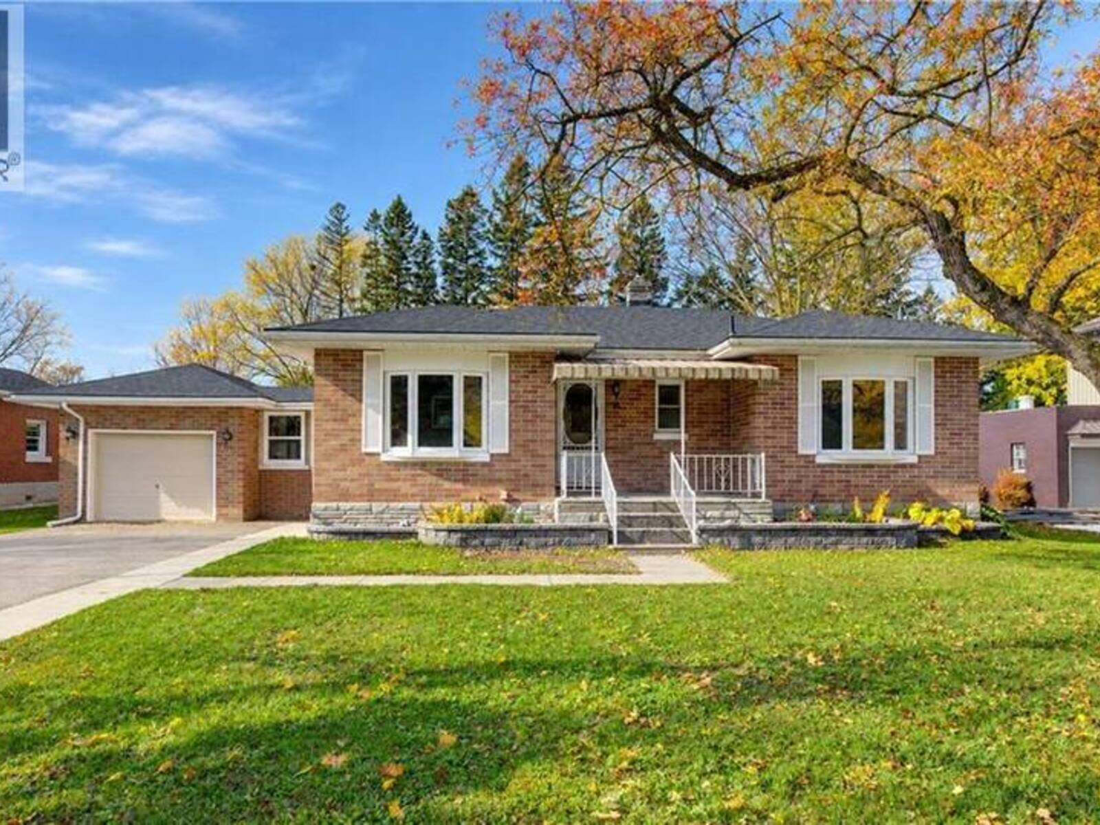 16 SNYDER Avenue S, Elmira, Ontario N3B 1Y8