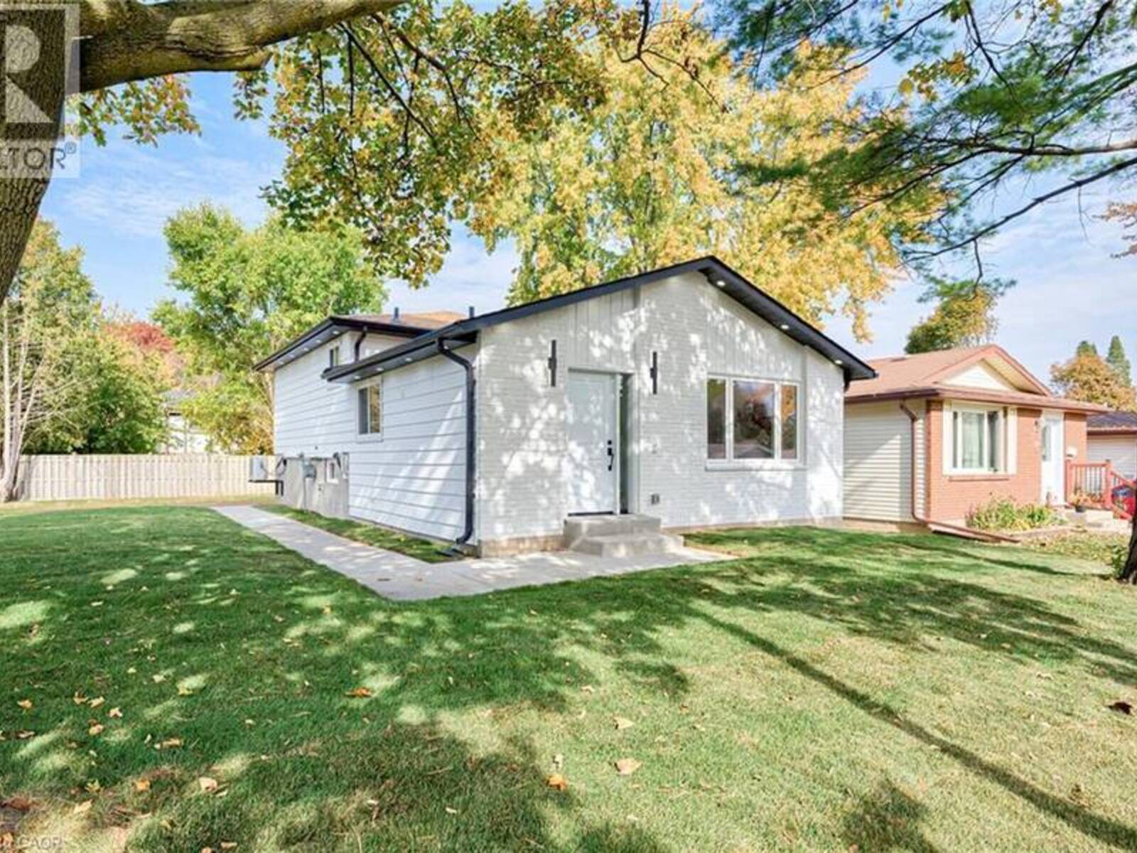 6 HILLSIDE Drive, Kitchener, Ontario N2E 1R2
