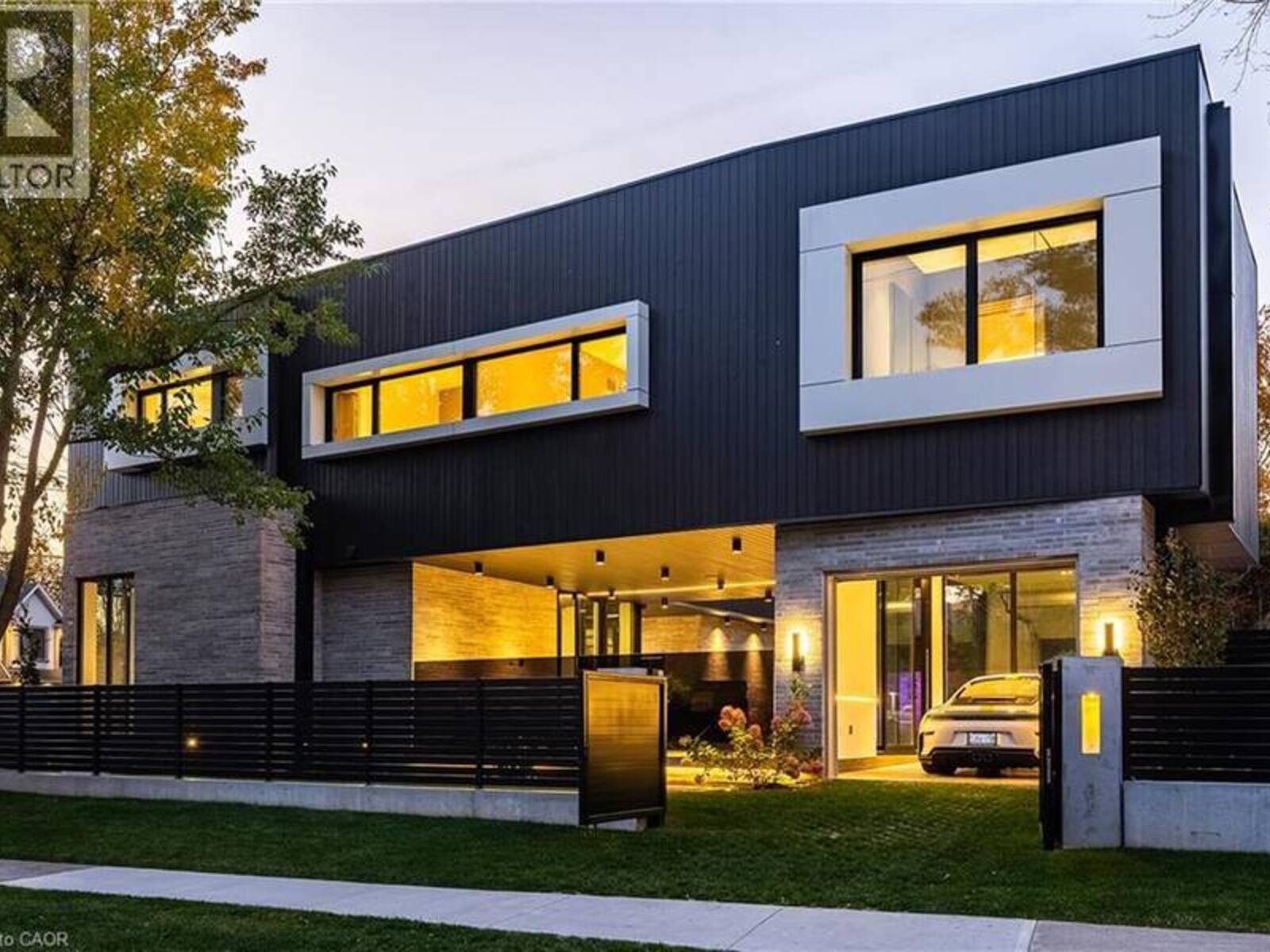 239 JONES Street, Oakville, Ontario L6L 3G5