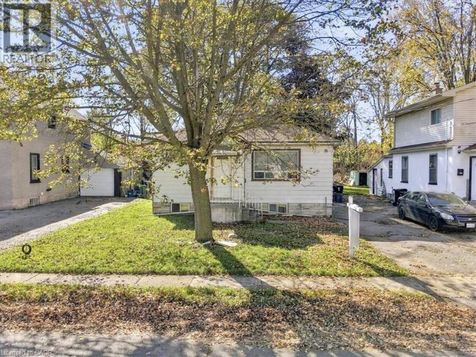82 NORFOLK Avenue, Cambridge, Ontario N1R 3T9