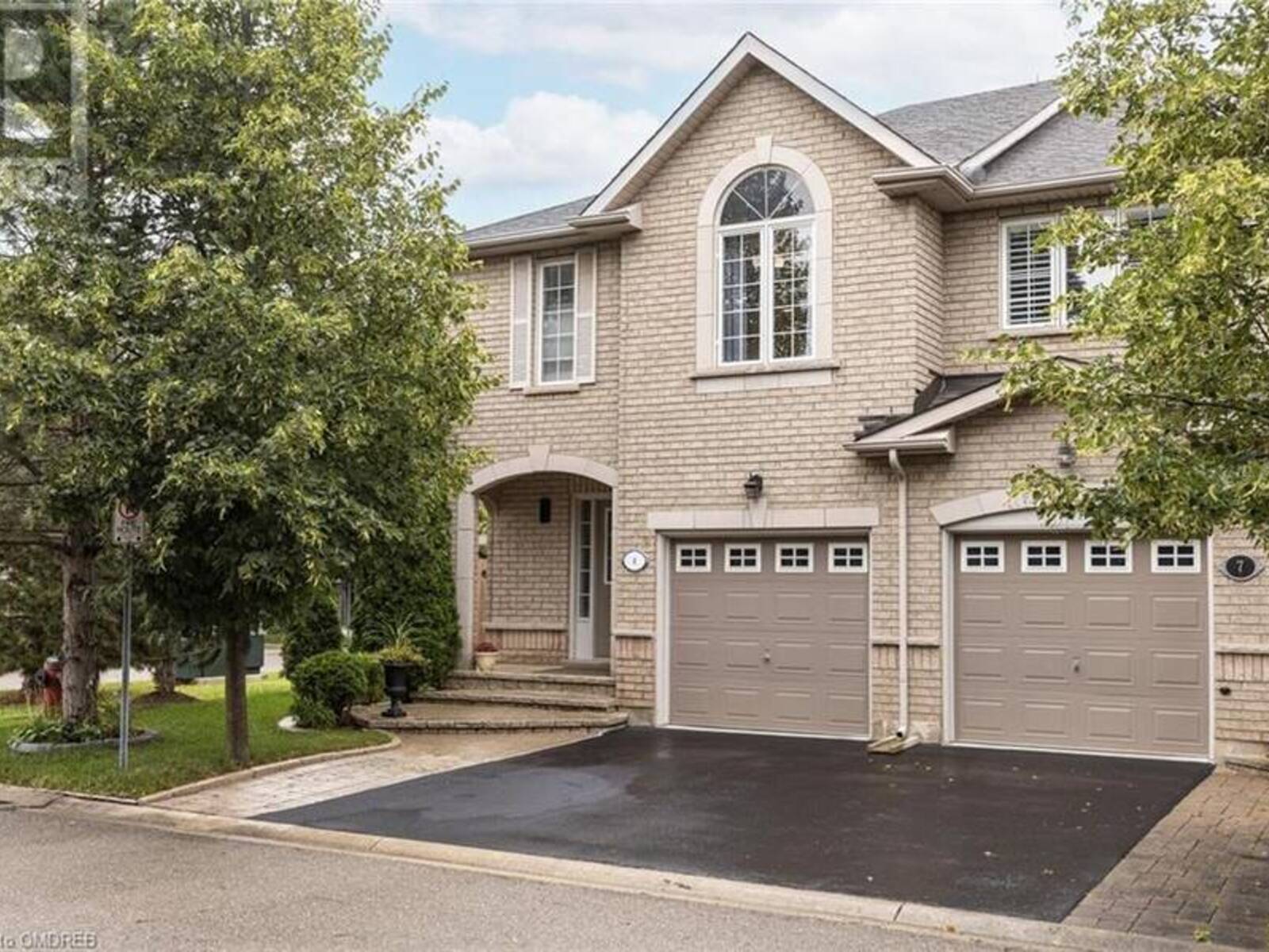 1551 REEVES Gate Unit# 8, Oakville, Ontario L6M 5C5