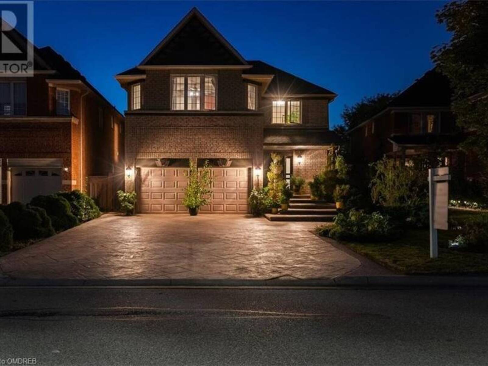 527 RAVINEVIEW Way, Oakville, Ontario L6H 6S9