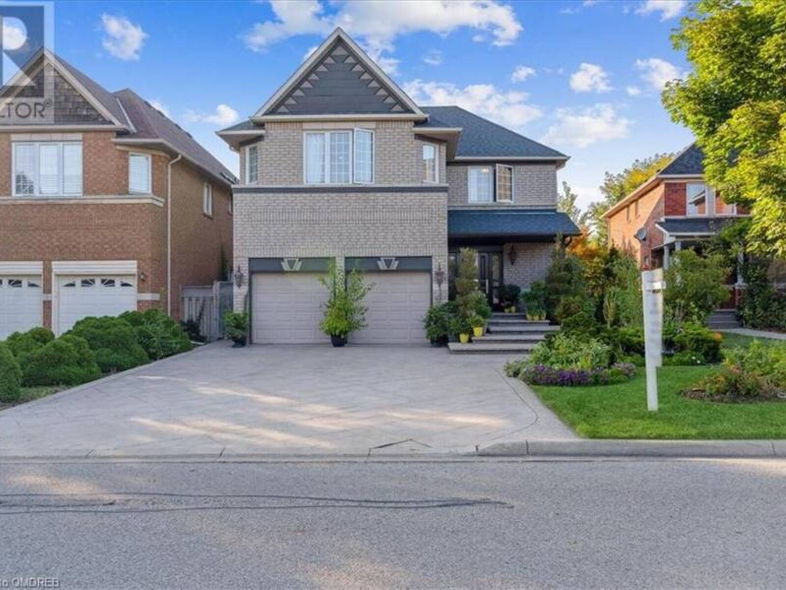 527 RAVINEVIEW Way, Oakville, Ontario L6H 6S9