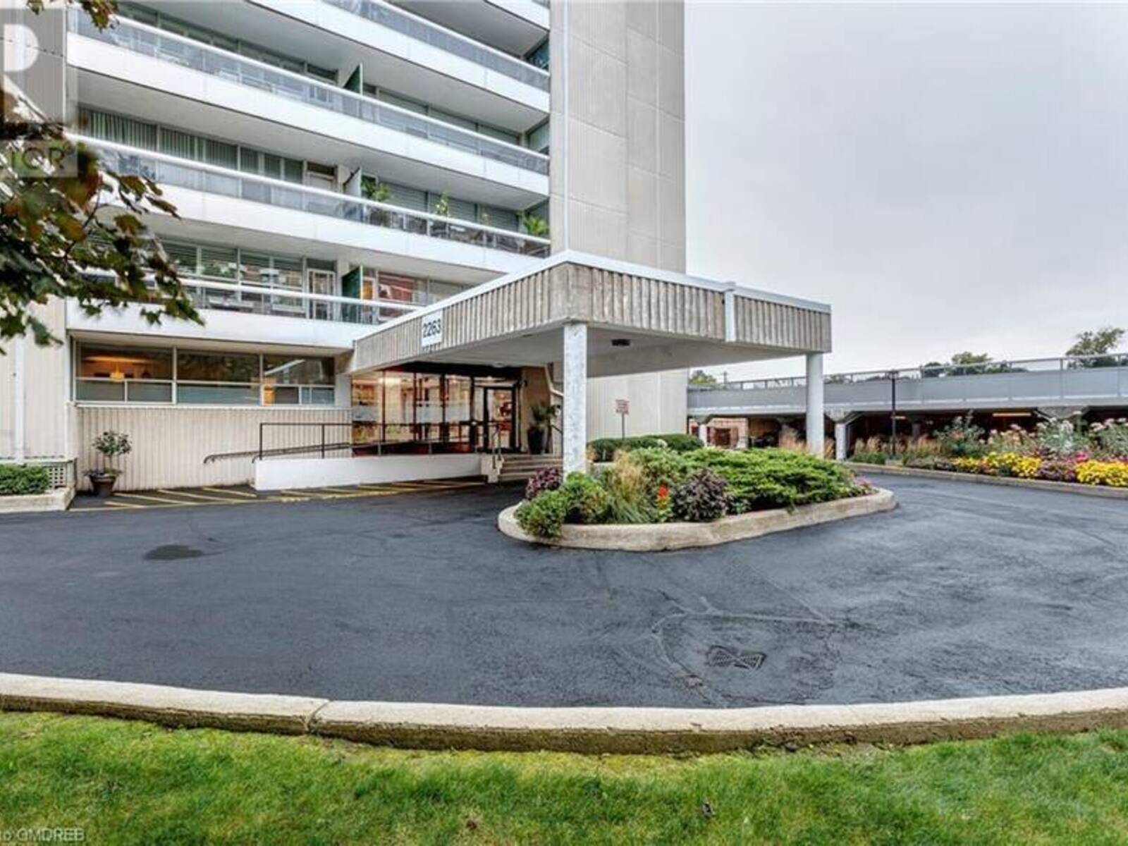 2263 MARINE Drive Unit# 1006, Oakville, Ontario L6L 5K1