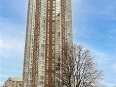 7 CONCORDE Place Unit# 212 Toronto Ontario, M3C 3N4