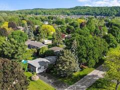 14 LYNNWOOD Avenue Grimsby Ontario, L3M 2X8