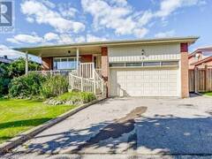 18 KATIE Court Toronto Ontario, M6L 1R6