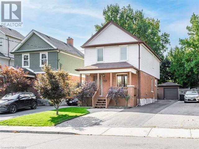 40 GRATTAN Street North York Ontario, M9N 3J5