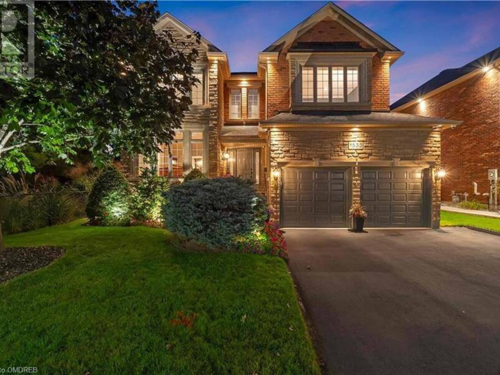 1533 PINERY Crescent, Oakville, Ontario L6H 7J9