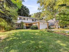 214 DONESSLE Drive Oakville Ontario, L6J 3Y6