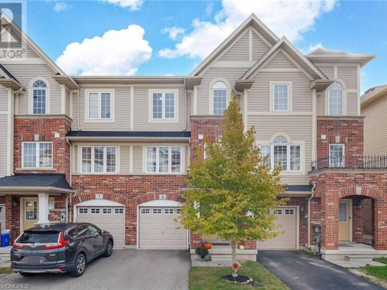 9 DORCHESTER Terrace, Stoney Creek, Ontario L8G 2S1