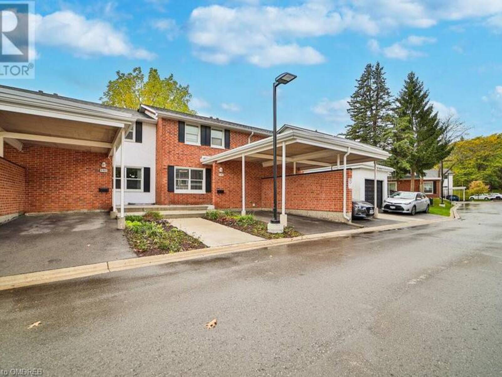 403 KEATS Way Unit# 4, Waterloo, Ontario N2L 5S7