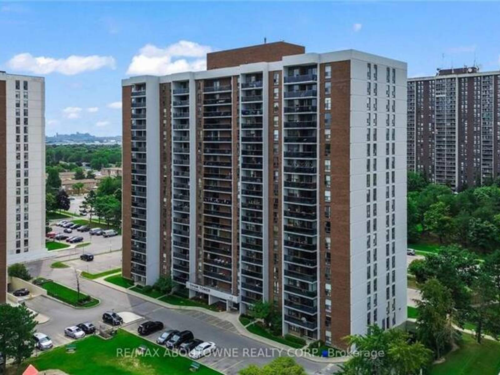 17 KNIGHTSBRIDGE Road Unit# 1104, Brampton, Ontario L6T 3X9