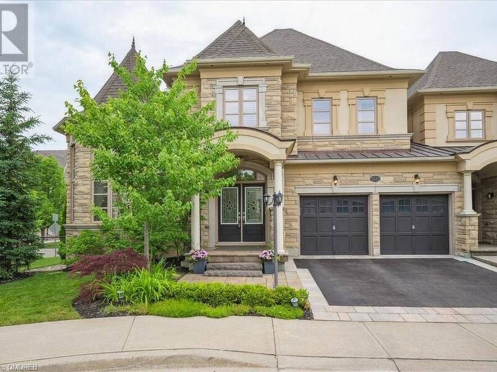 2447 CHATEAU Common, Oakville, Ontario L6M 0S1