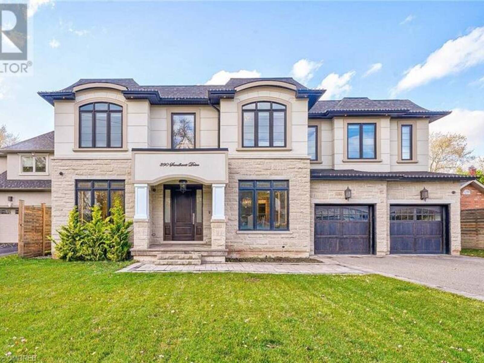 390 SANDHURST Drive, Oakville, Ontario L6L 4L3