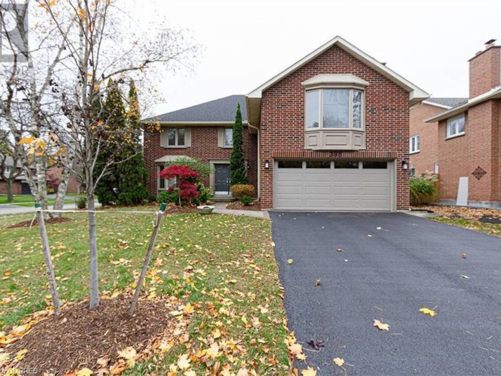 398 BARCLAY Crescent, Oakville, Ontario L6J 6H9