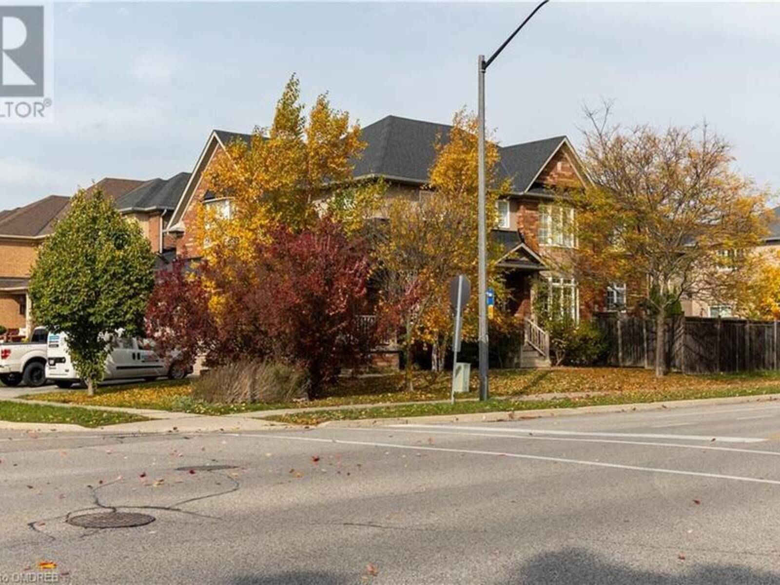 2223 WHISTLING SPRINGS Crescent, Oakville, Ontario L6M 5G5