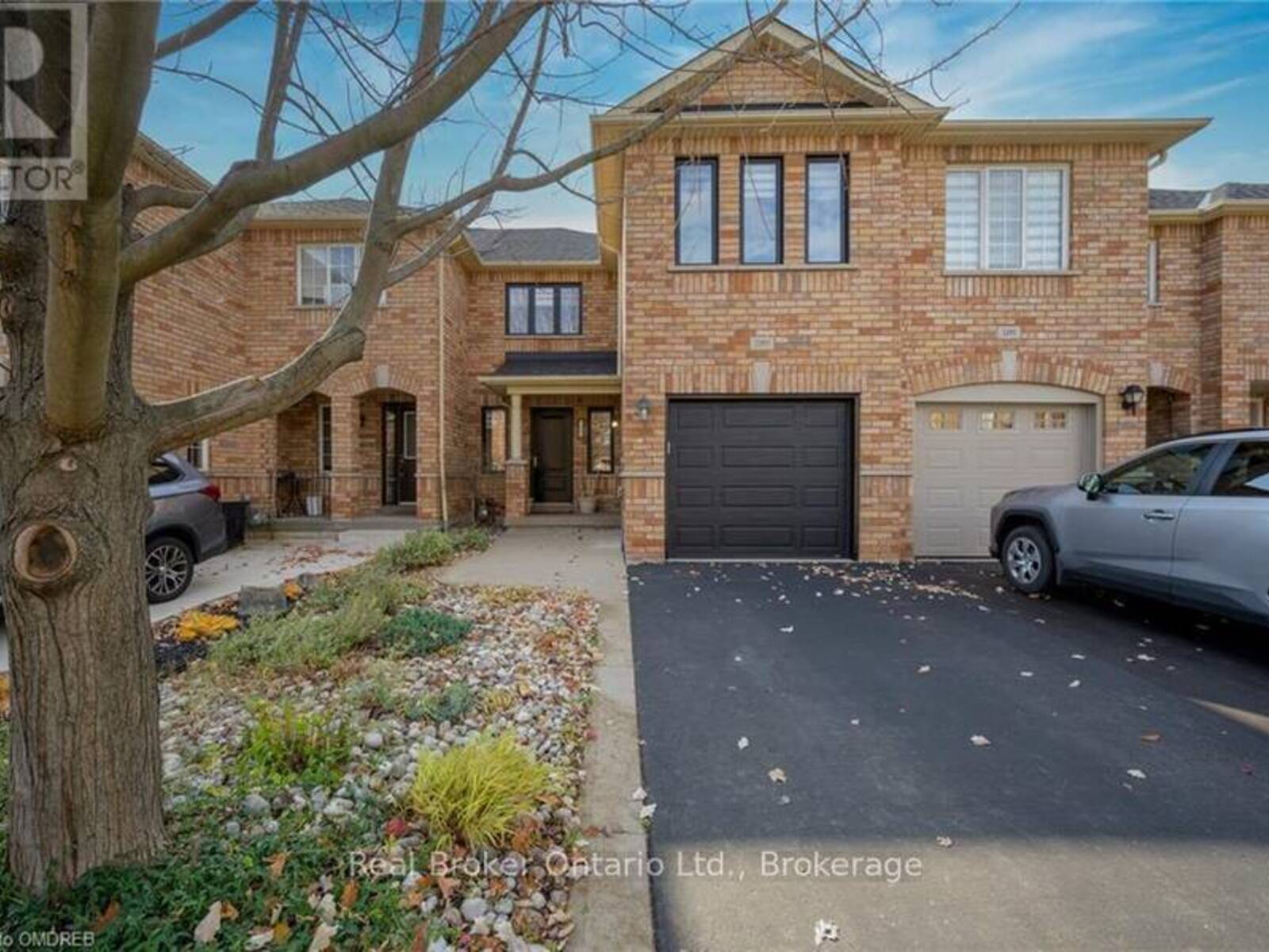 2493 NEWCASTLE CRESCENT, Oakville, Ontario L6M 4P3