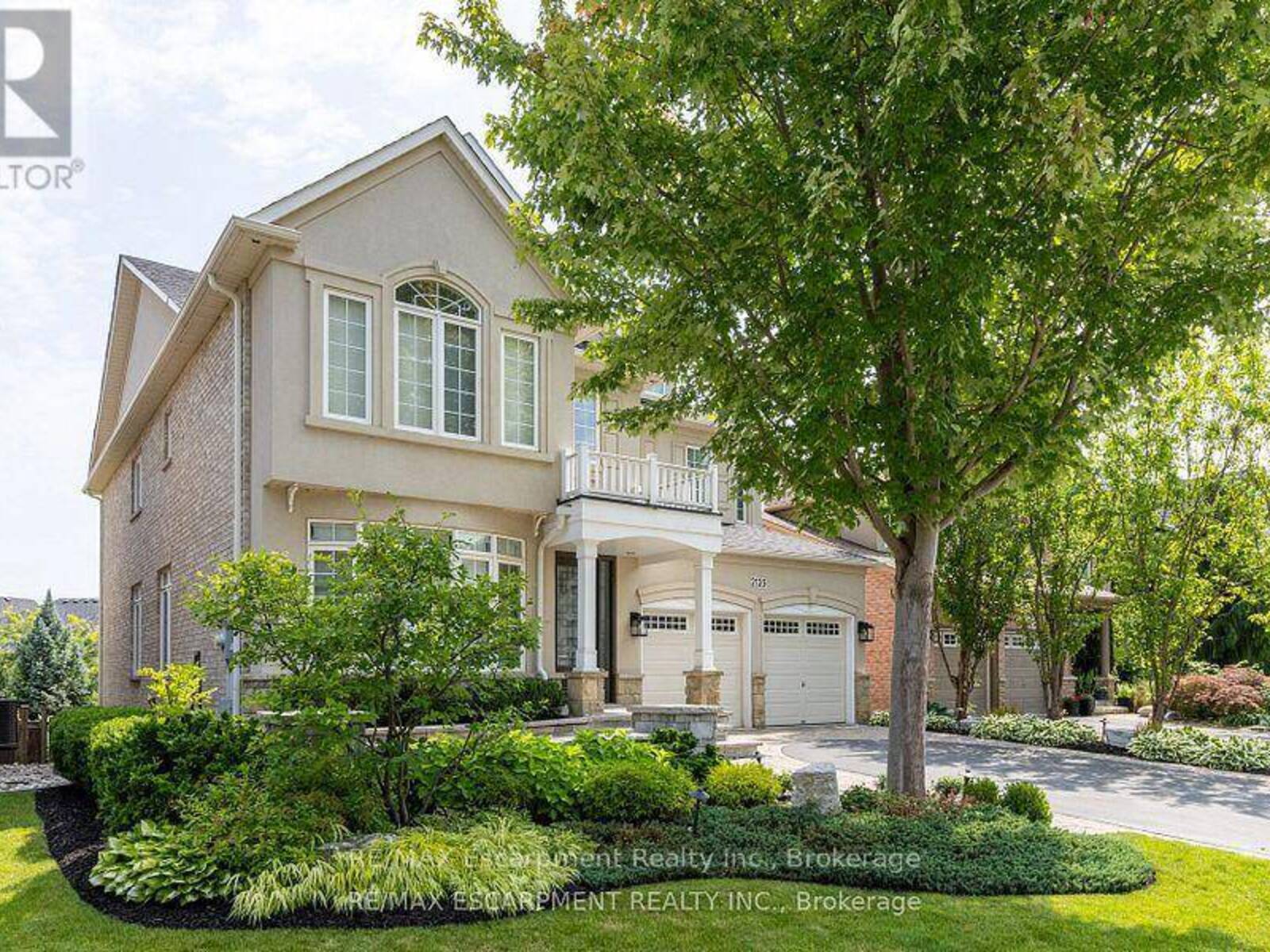 2135 BINGLEY CRESCENT, Oakville, Ontario L6M 0E4