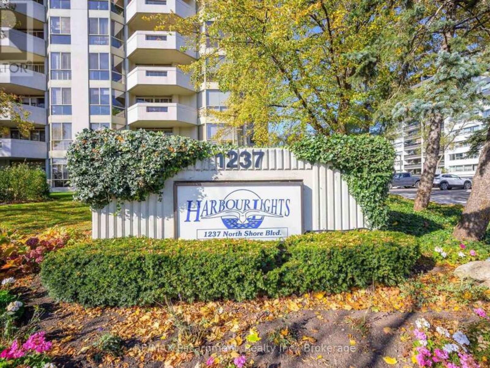 301 - 1237 NORTH SHORE BOULEVARD E, Burlington, Ontario L7S 2H8