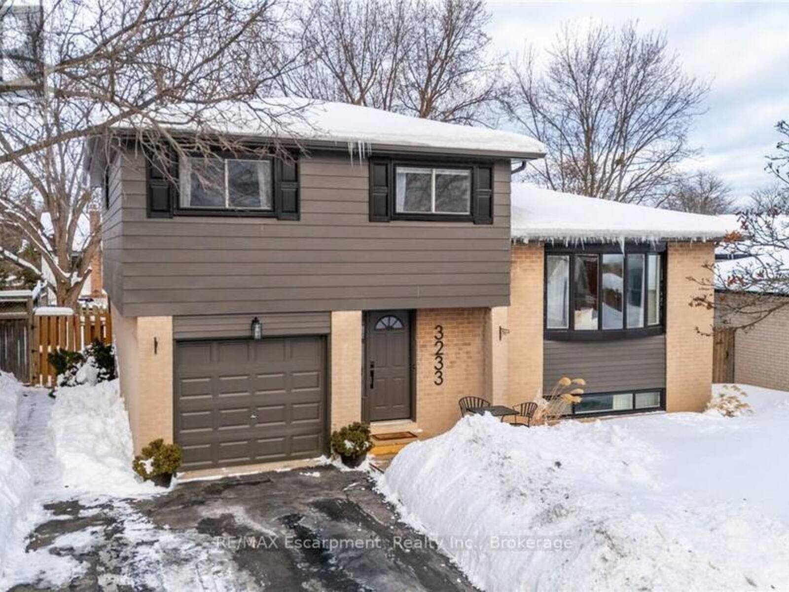 3233 LANSDOWN DRIVE, Burlington, Ontario L7M 1K1