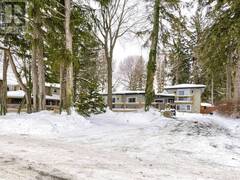 11 PARK AVENUE E Burlington Ontario, L7T 1Y2