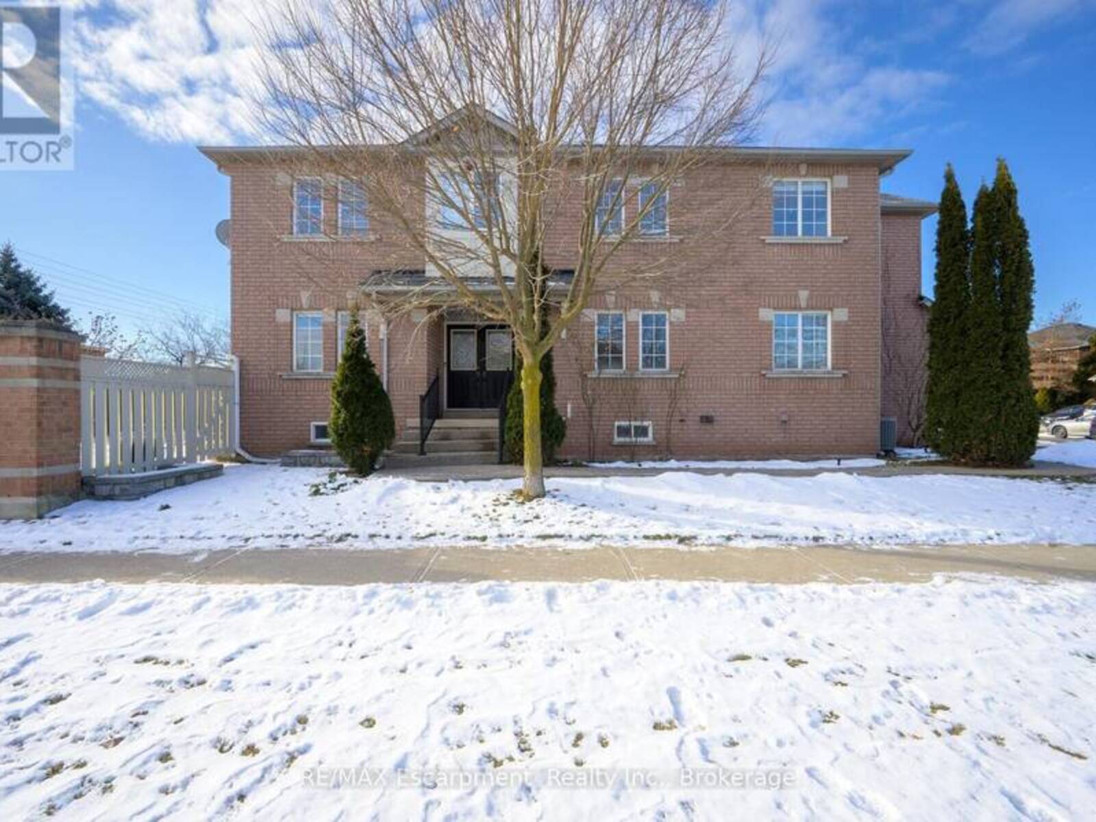 2010 BLUE JAY BOULEVARD, Oakville, Ontario L6M 3W2