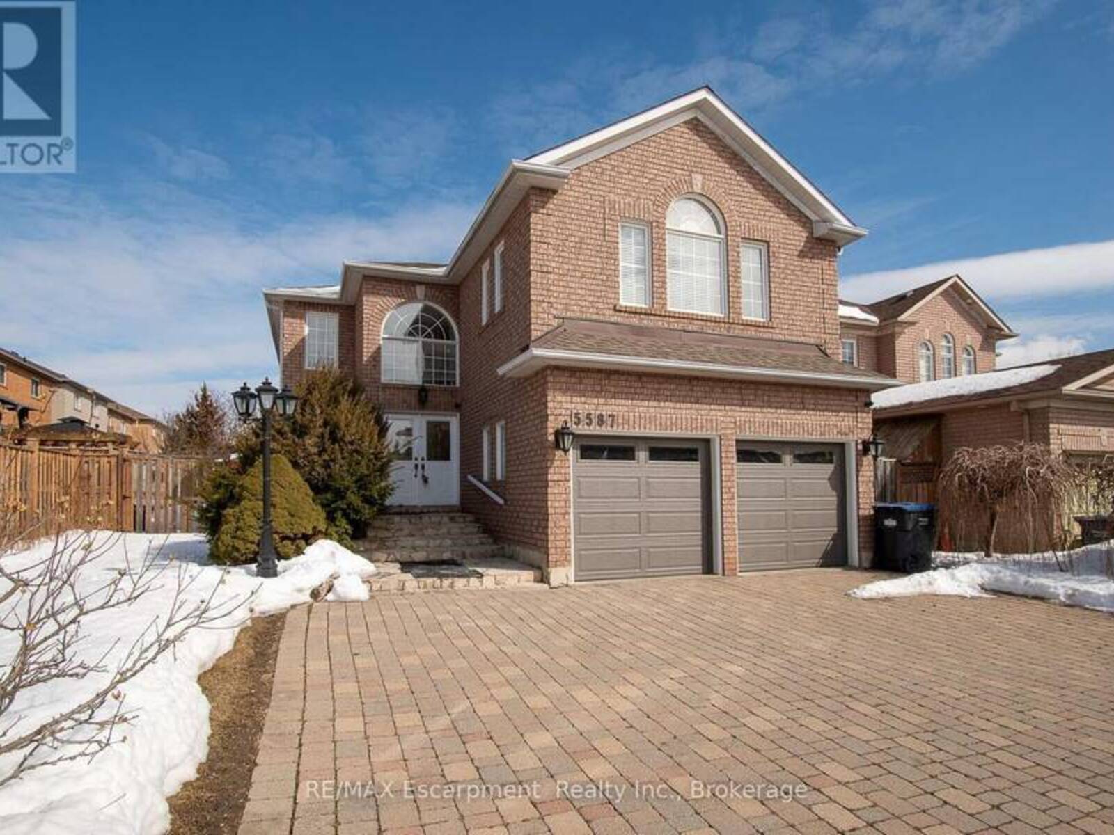 5587 WHIMBREL ROAD, Mississauga, Ontario L5V 2J4