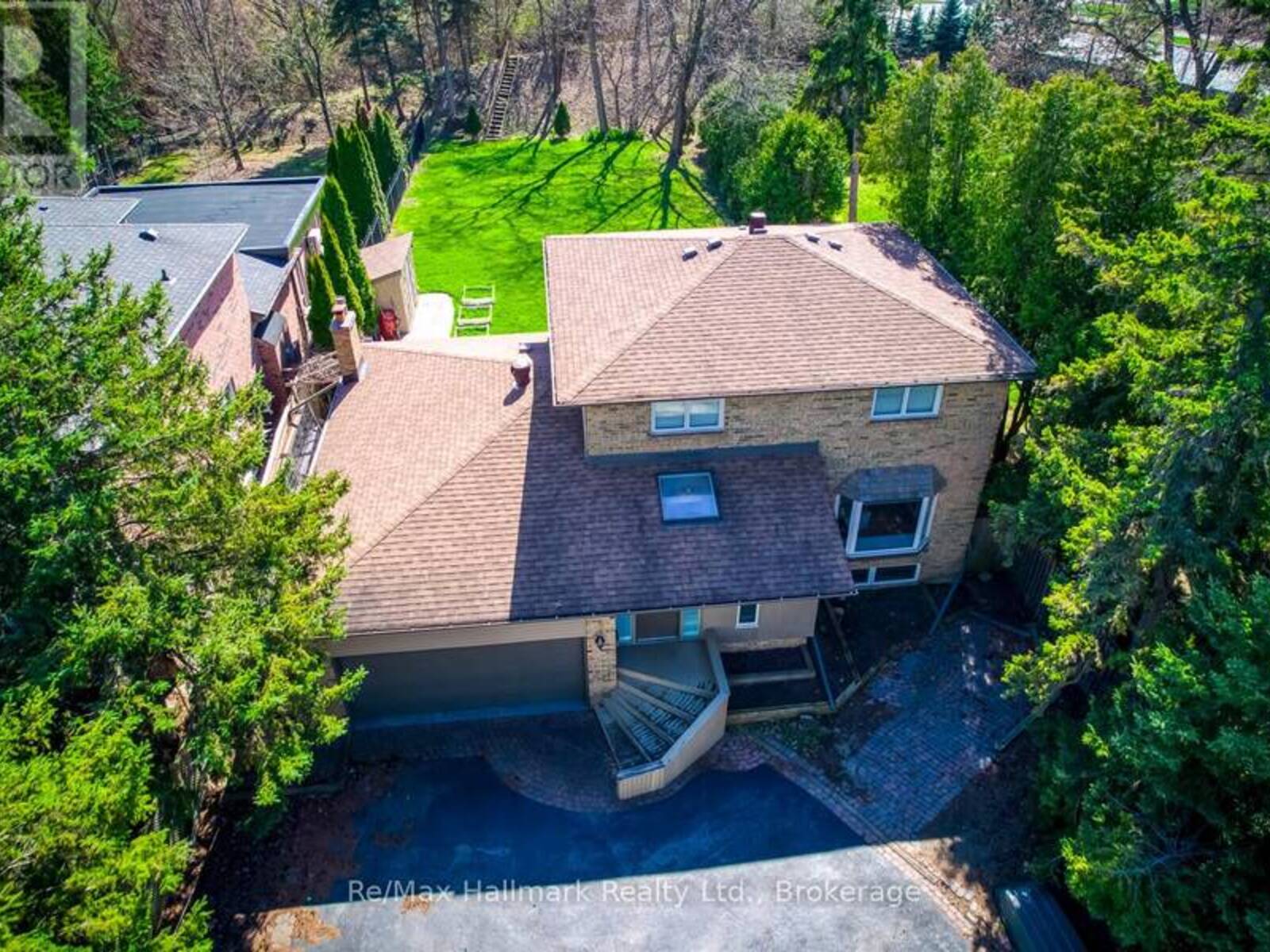 494 CHARTWELL ROAD, Oakville, Ontario L6J 4A5