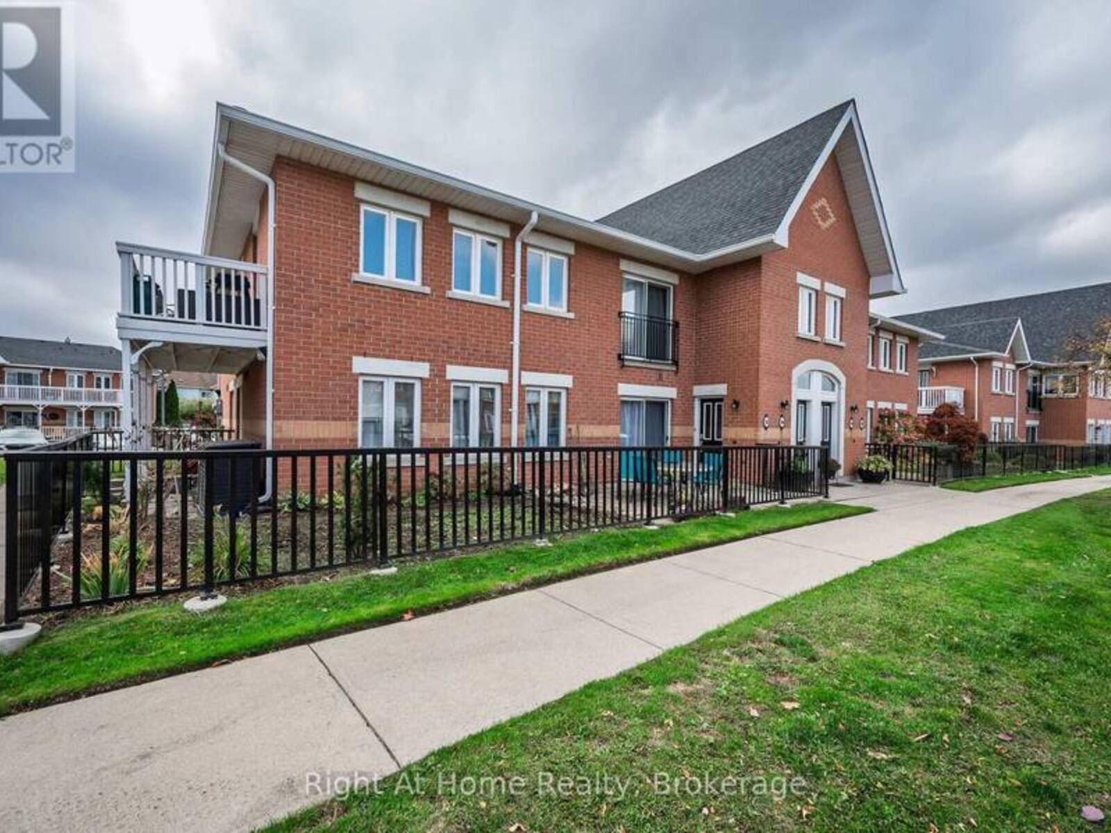 706 - 1701 LAMPMAN AVENUE, Burlington, Ontario L7L 6R7