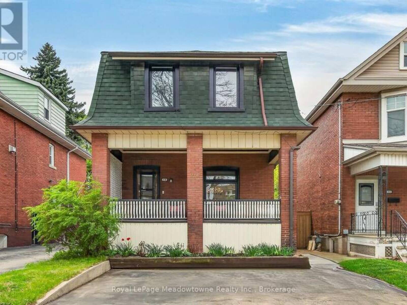 216 MAPLEWOOD AVENUE, Hamilton, Ontario L8M 1X8