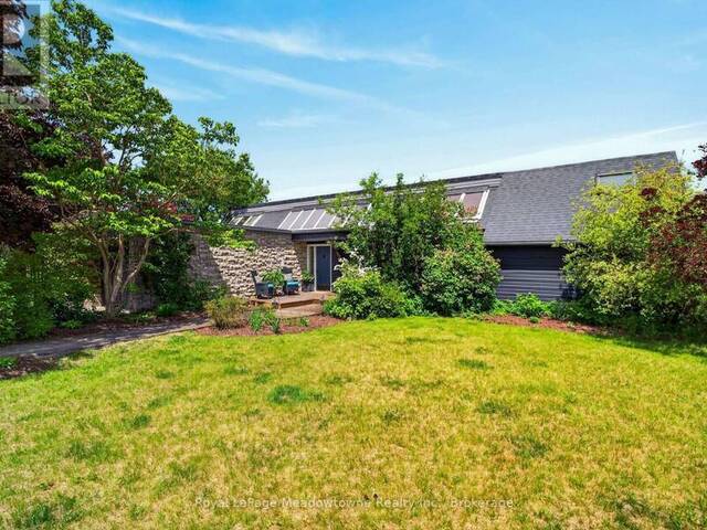 8122 ERAMOSA GARAFRAXA TOWNLINE Fergus Ontario, N1M 2W5 - 5 Bedrooms Home For Sale