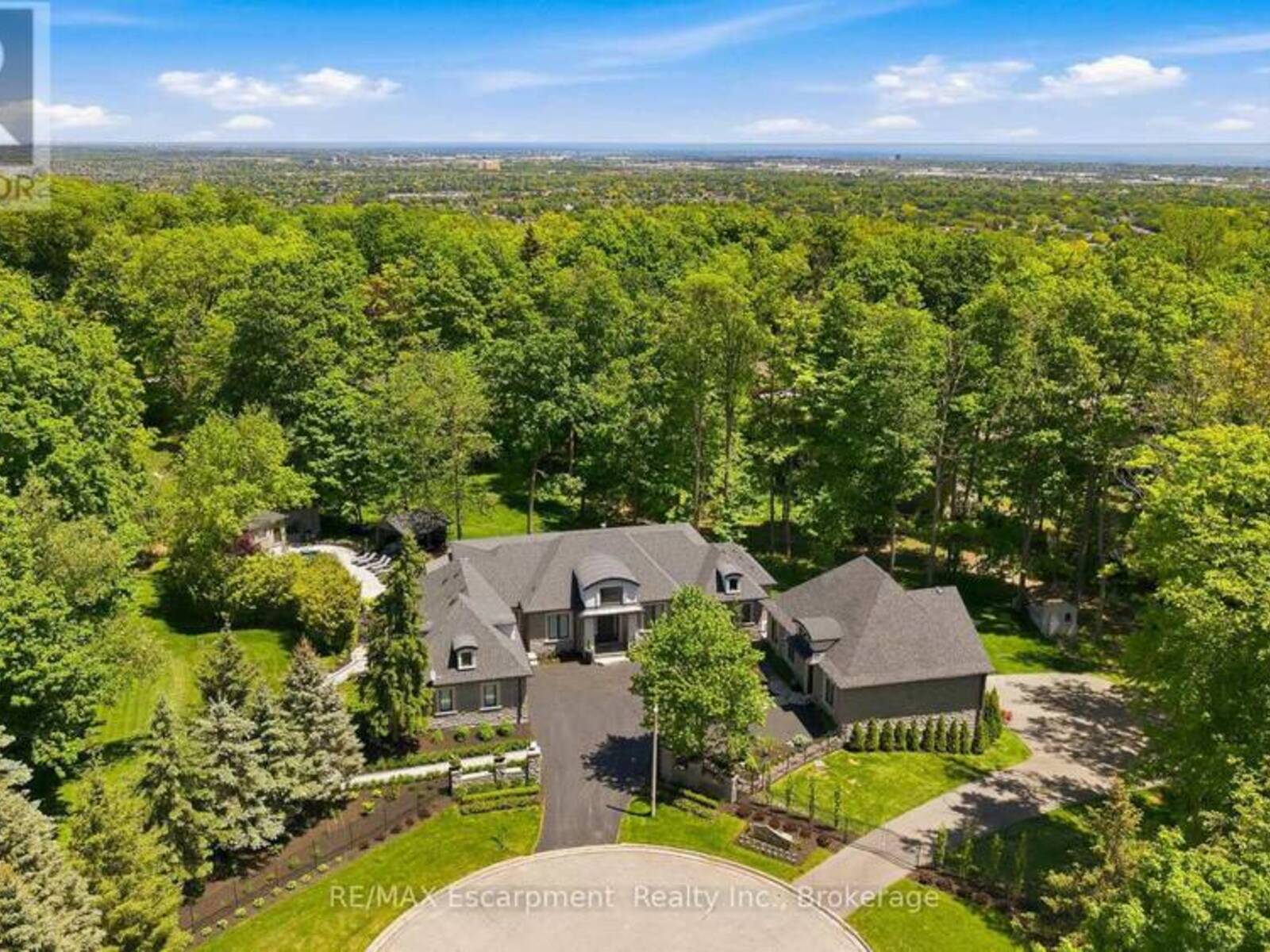 3205 HIGHPOINT COURT, Burlington, Ontario L7P 0P9
