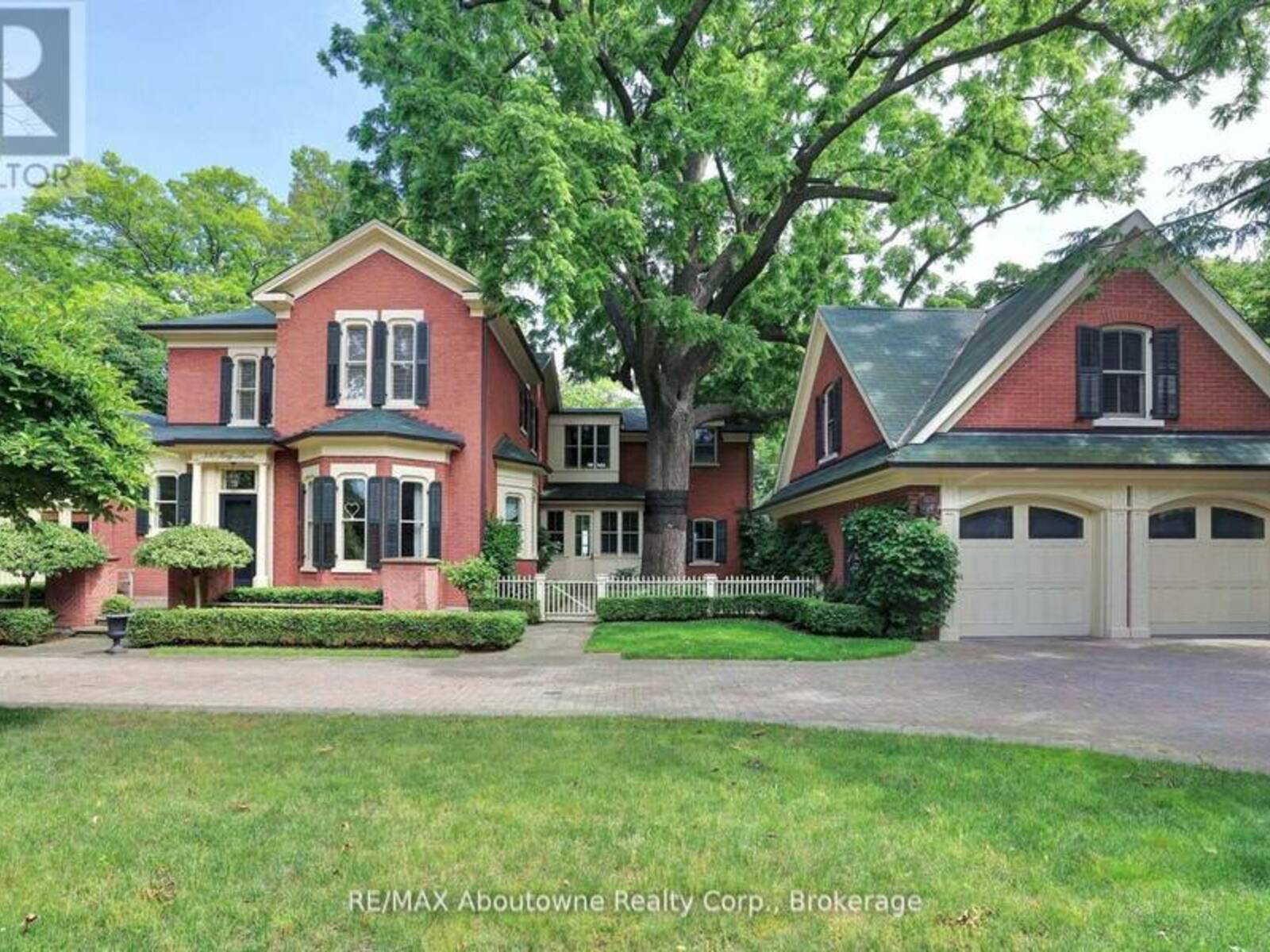 350 KING STREET, Oakville, Ontario L6J 1C2