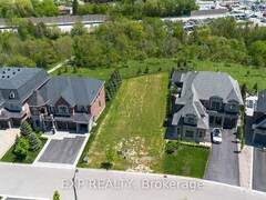 25 HOGAN COURT King Ontario, L7B 1C9