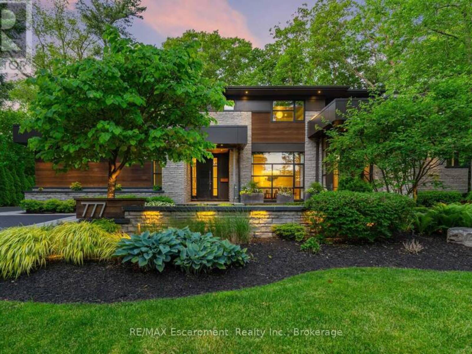 777 SHADELAND AVENUE, Burlington, Ontario L7T 2M2