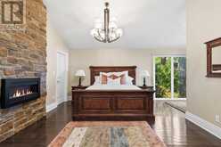 3346 LAKESHORE ROAD W | Oakville Ontario | Slide Image Fifteen