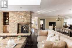 3346 LAKESHORE ROAD W | Oakville Ontario | Slide Image Nine