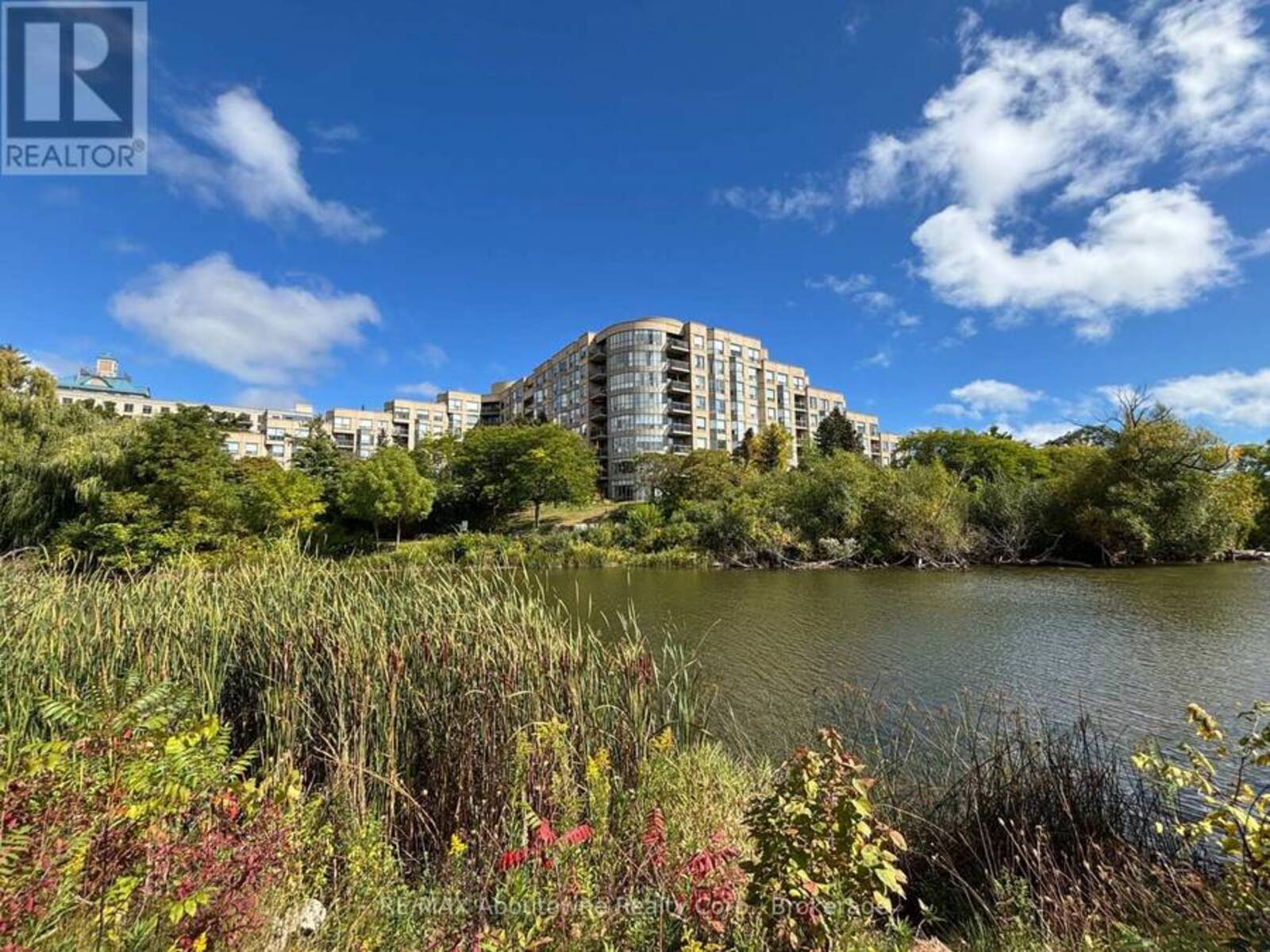 406 - 2511 LAKESHORE ROAD W, Oakville, Ontario L6L 6L9