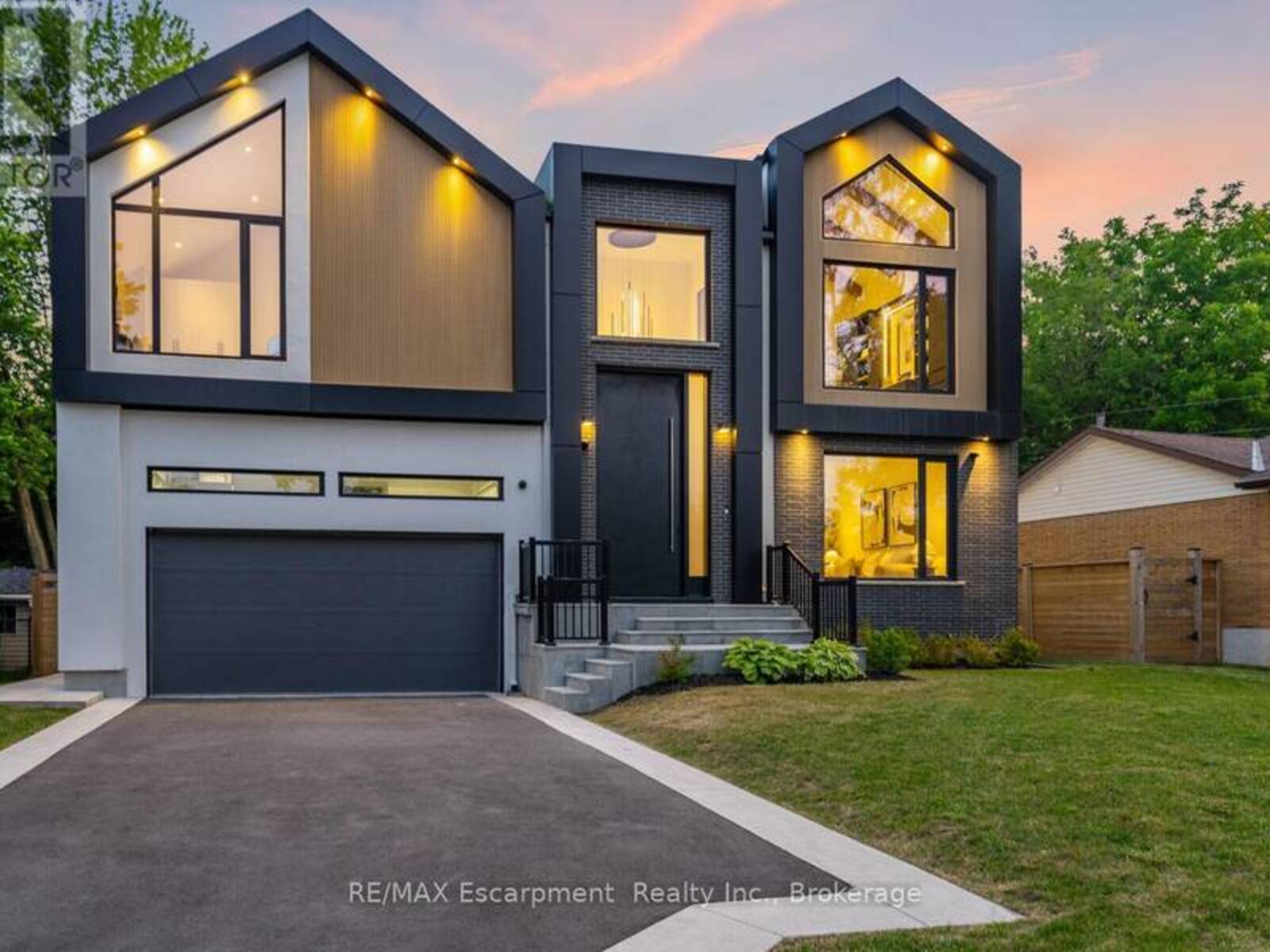 298 STRATHCONA DRIVE, Burlington, Ontario L7L 2E1