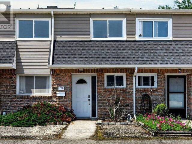 69 - 2050 UPPER MIDDLE ROAD Burlington Ontario, L7P 3R9 - 3 Bedrooms Condo For Sale