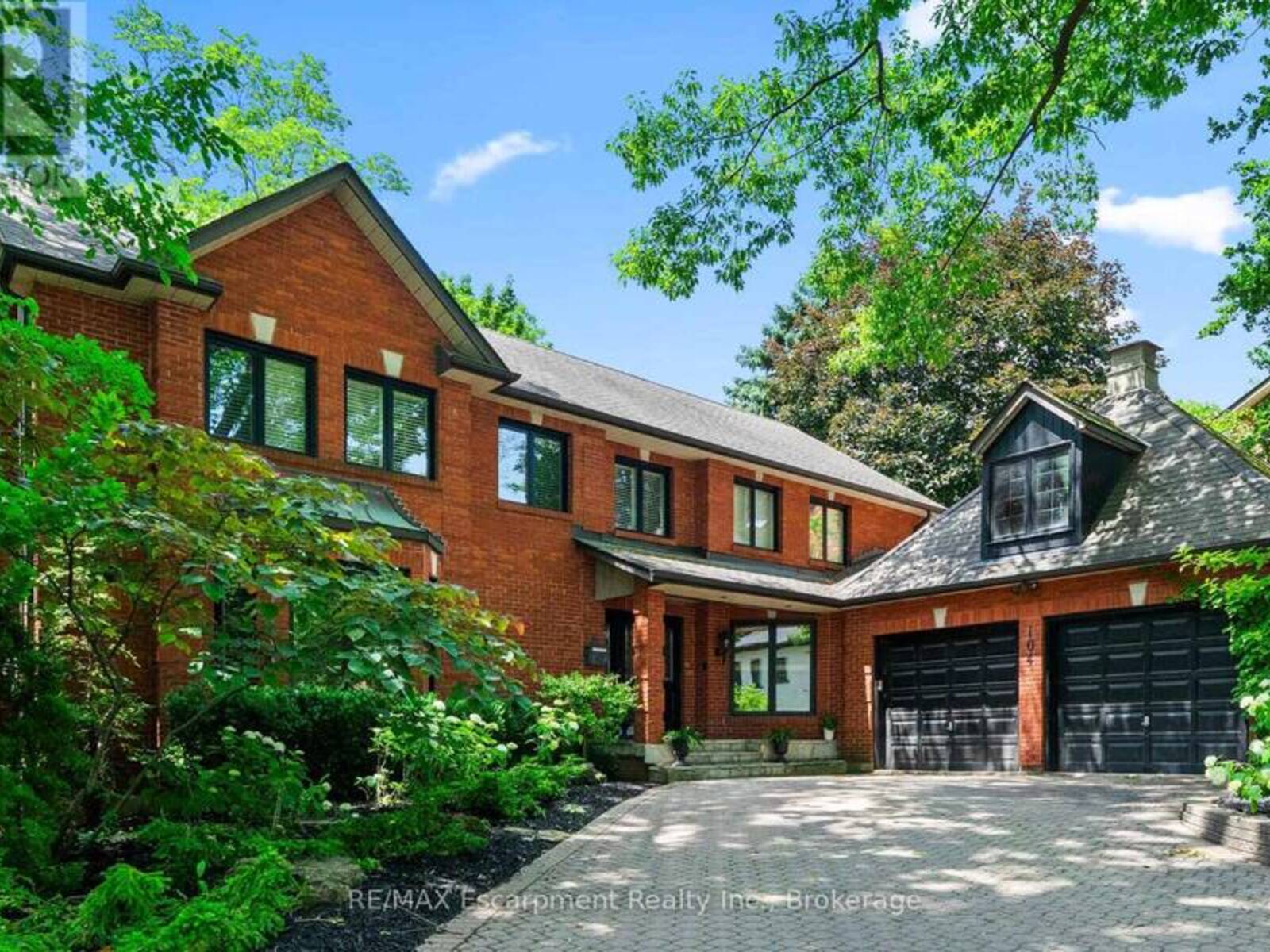 104 WHITTINGTON PLACE, Oakville, Ontario L6K 3V9