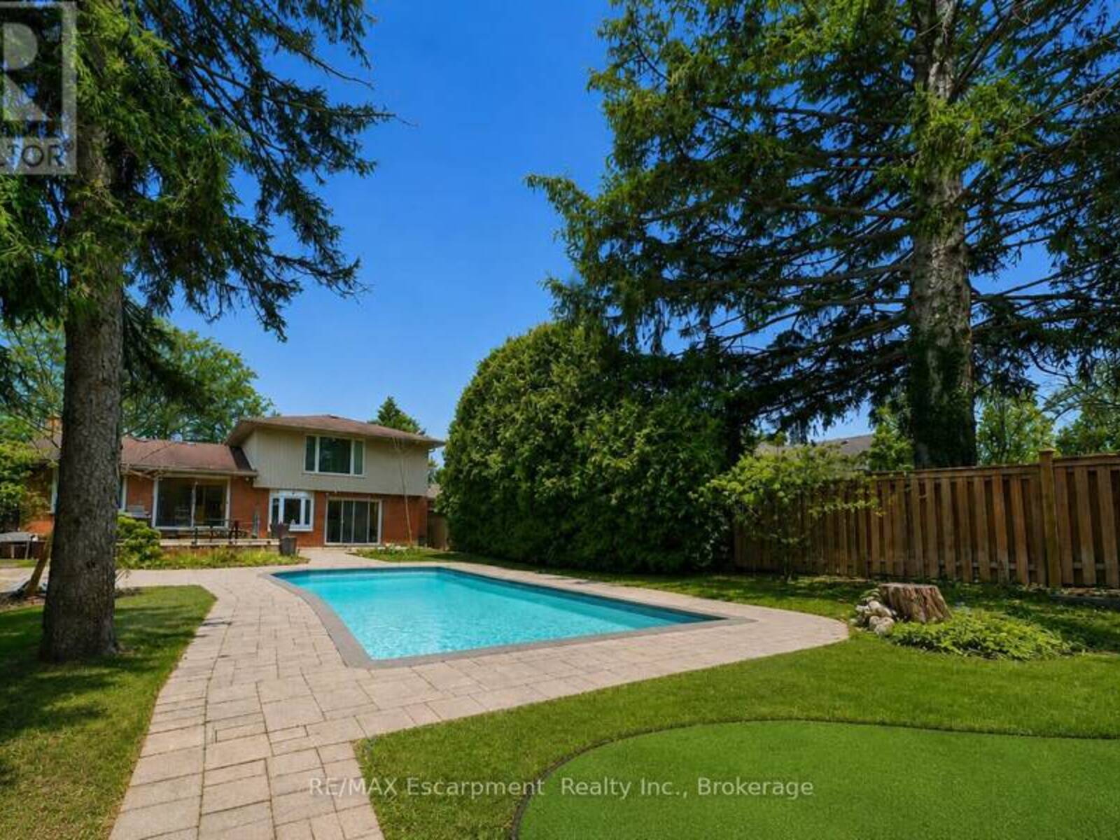 195 WILTON STREET, Burlington, Ontario L7N 1V8