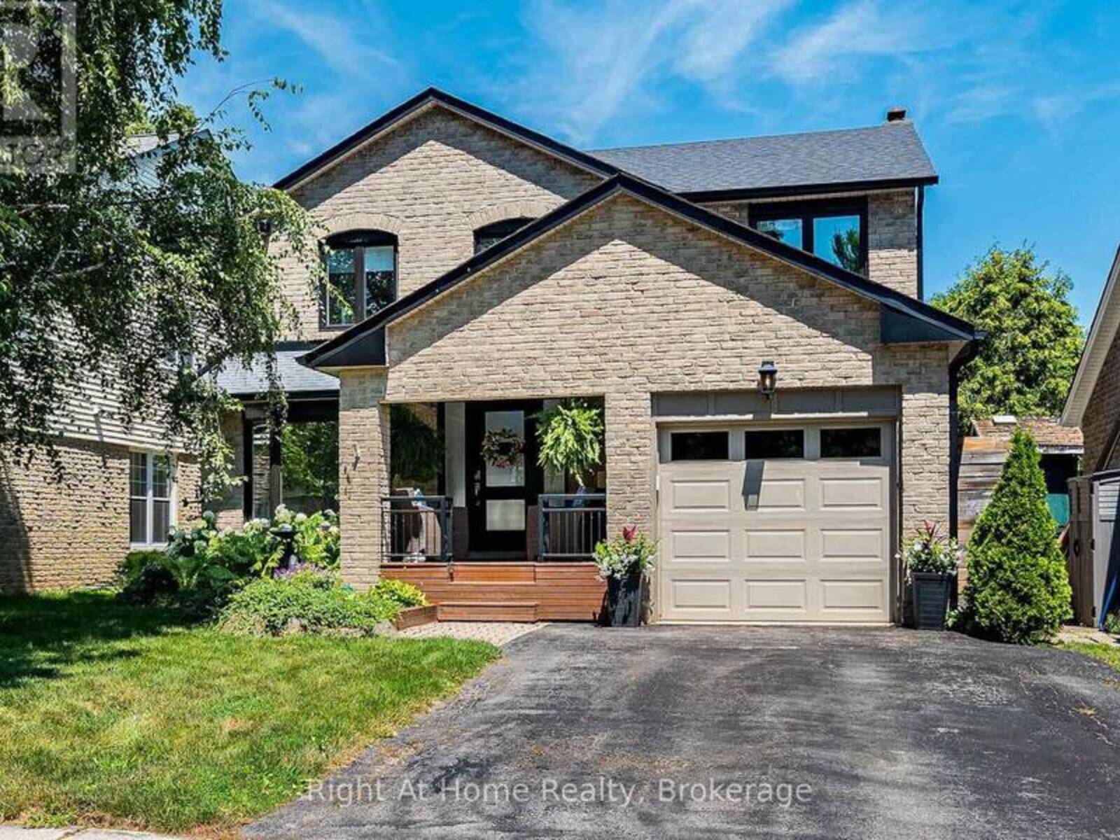 3287 VICTORIA STREET, Oakville, Ontario L6L 5T5