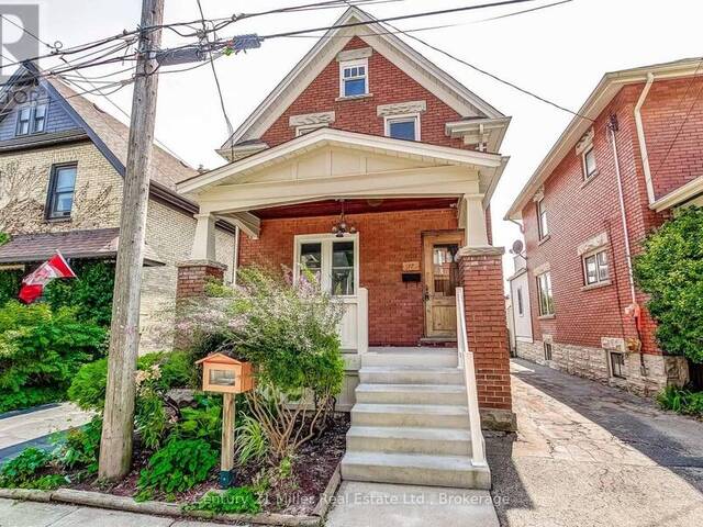 17 WHITNEY PLACE Kitchener Ontario, N2G 2X6 - 3 Bedrooms Home For Sale