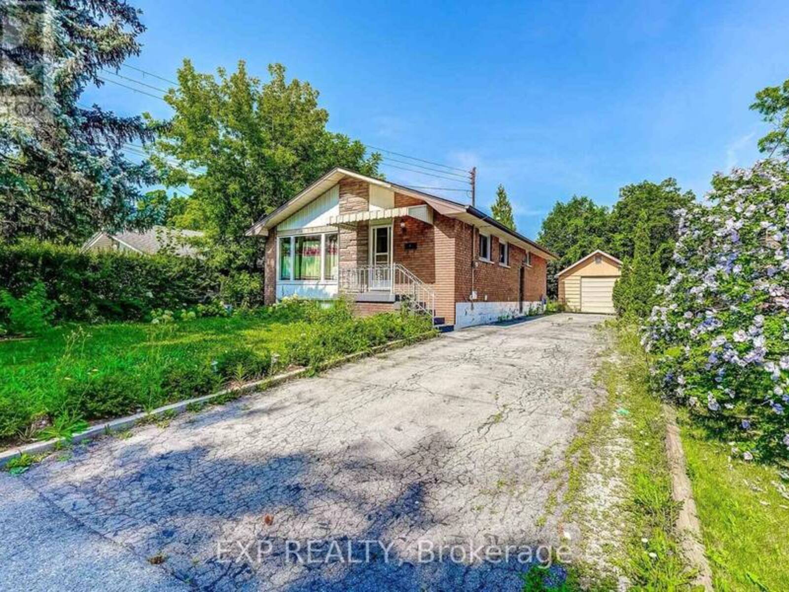 208 WEST 19TH STREET, Hamilton, Ontario L9C 4J2